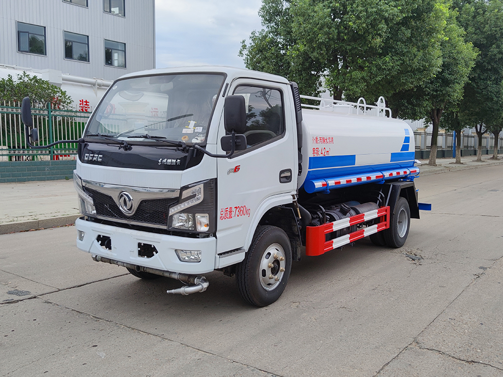 東風福瑞卡-4.2立方綠化噴灑車